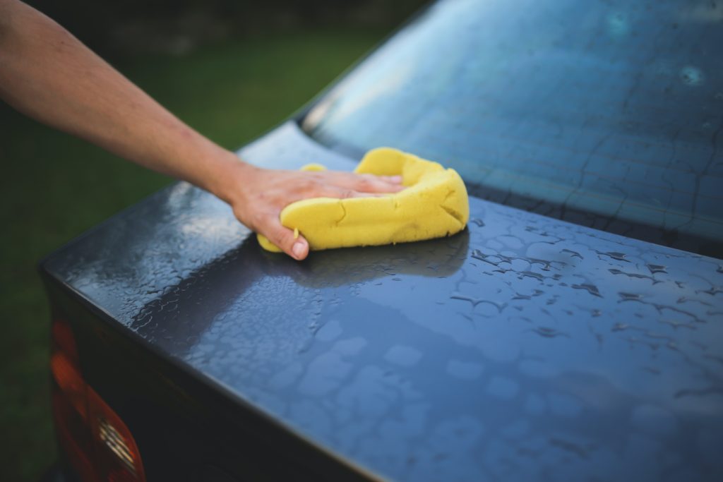 Sponge washing a car for free